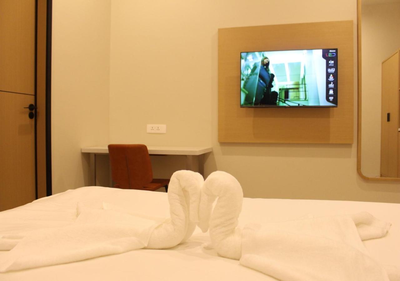 Ixoras Hotel Lemba Kinshasa Esterno foto