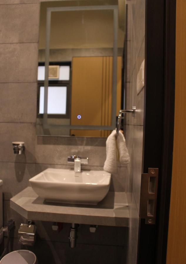 Ixoras Hotel Lemba Kinshasa Esterno foto