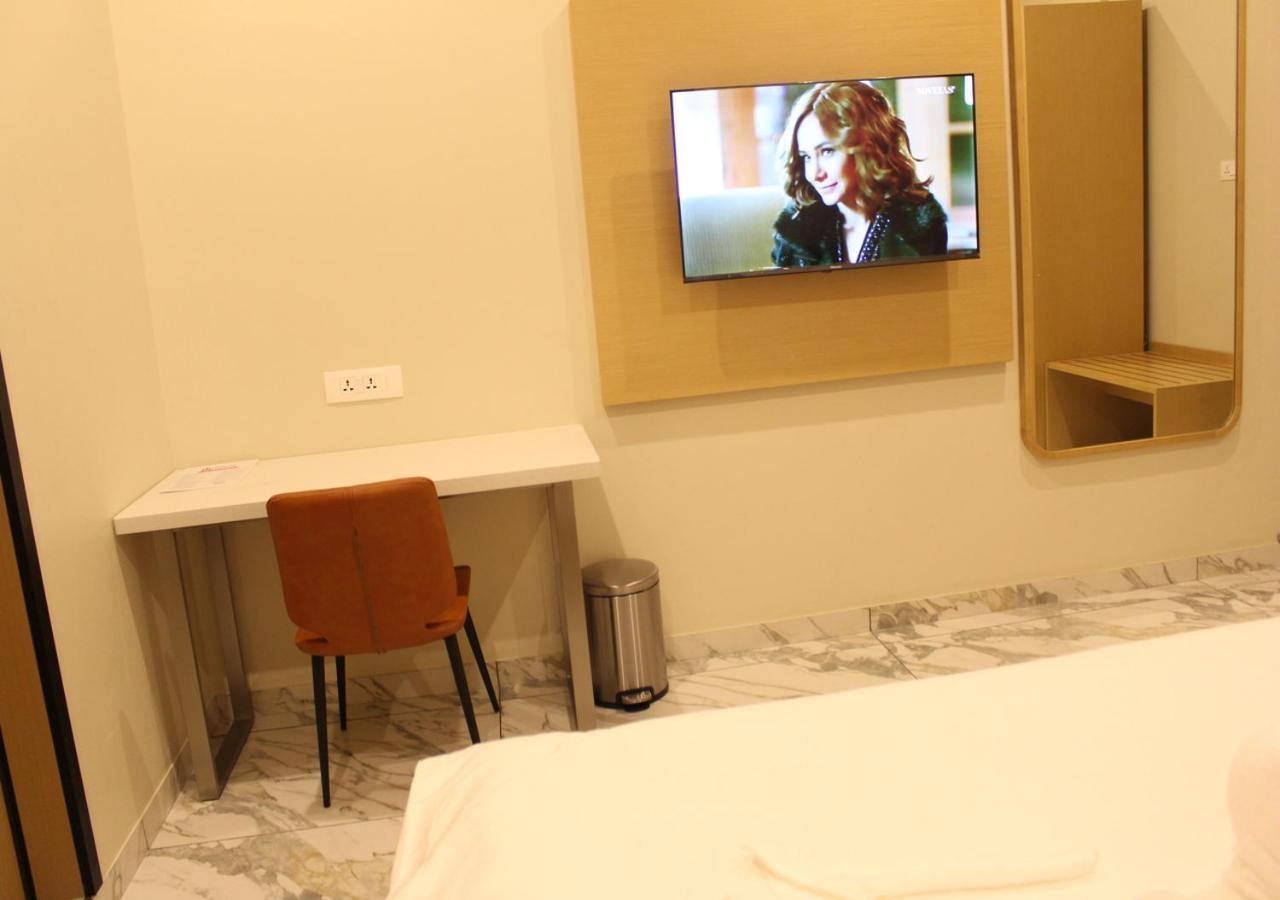 Ixoras Hotel Lemba Kinshasa Esterno foto