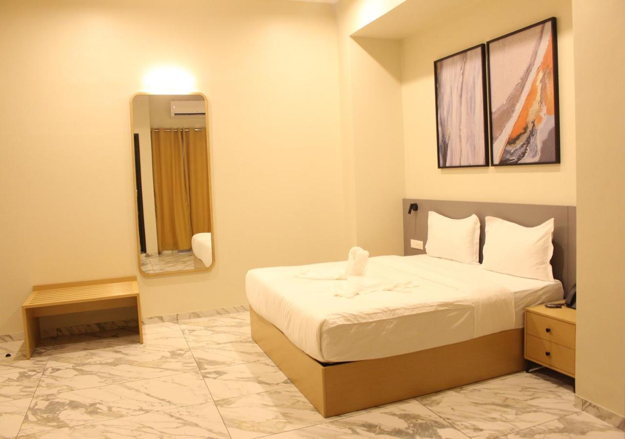 Ixoras Hotel Lemba Kinshasa Esterno foto