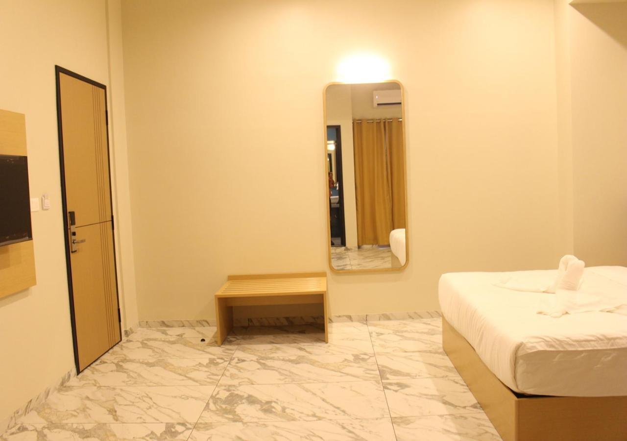 Ixoras Hotel Lemba Kinshasa Esterno foto