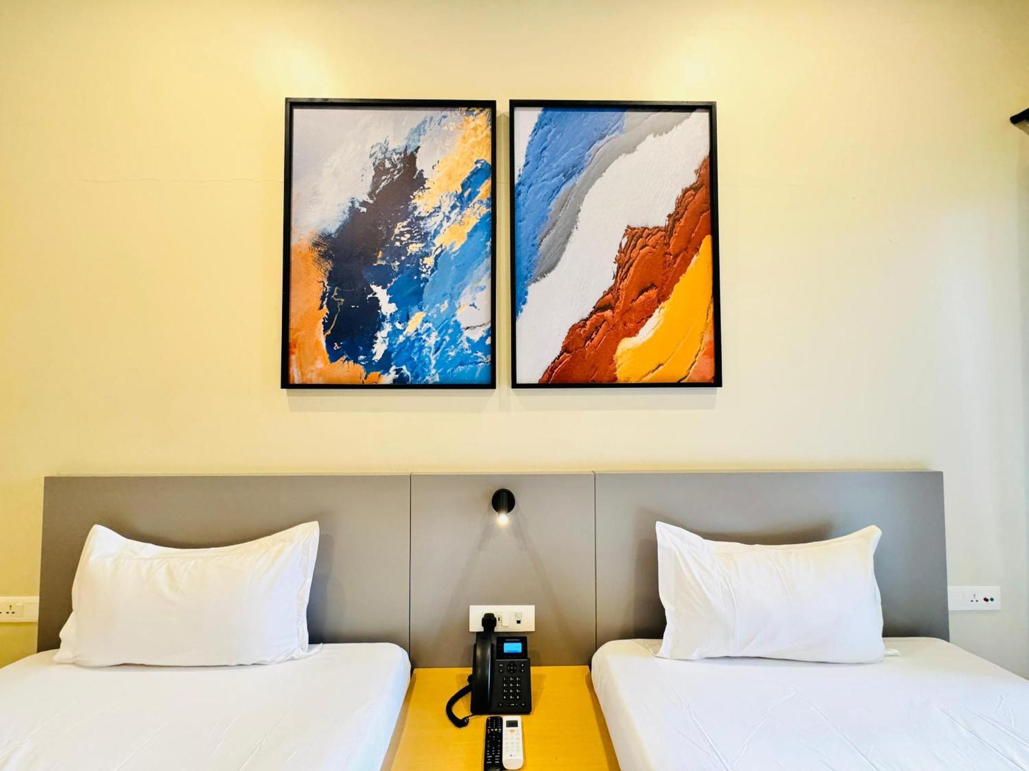 Ixoras Hotel Lemba Kinshasa Esterno foto