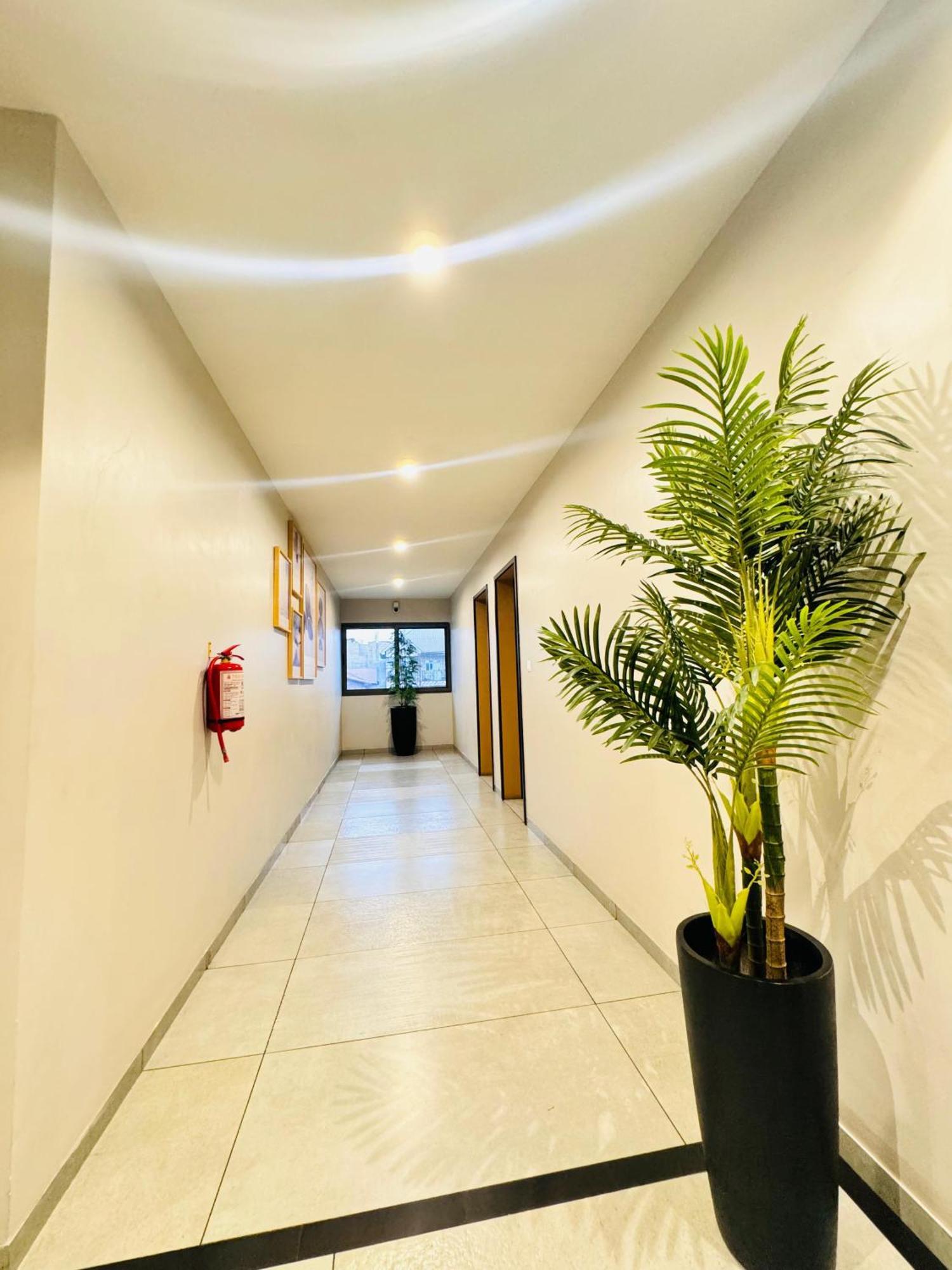 Ixoras Hotel Lemba Kinshasa Esterno foto