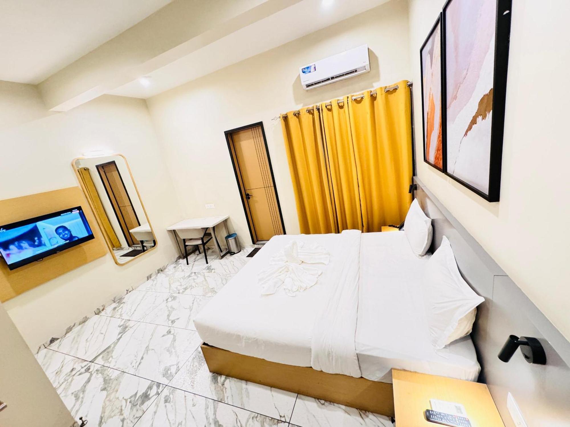 Ixoras Hotel Lemba Kinshasa Esterno foto
